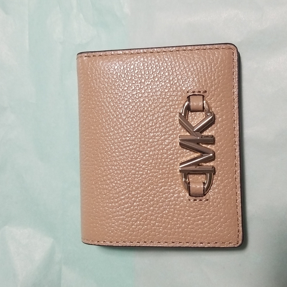 Michael Kors Izzy Small Leather ID Billfold Wallet